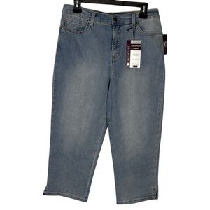 Gloria Vanderbilt Jeans Blue‎ Amanda Capri Light Wash in Size 8  NWT